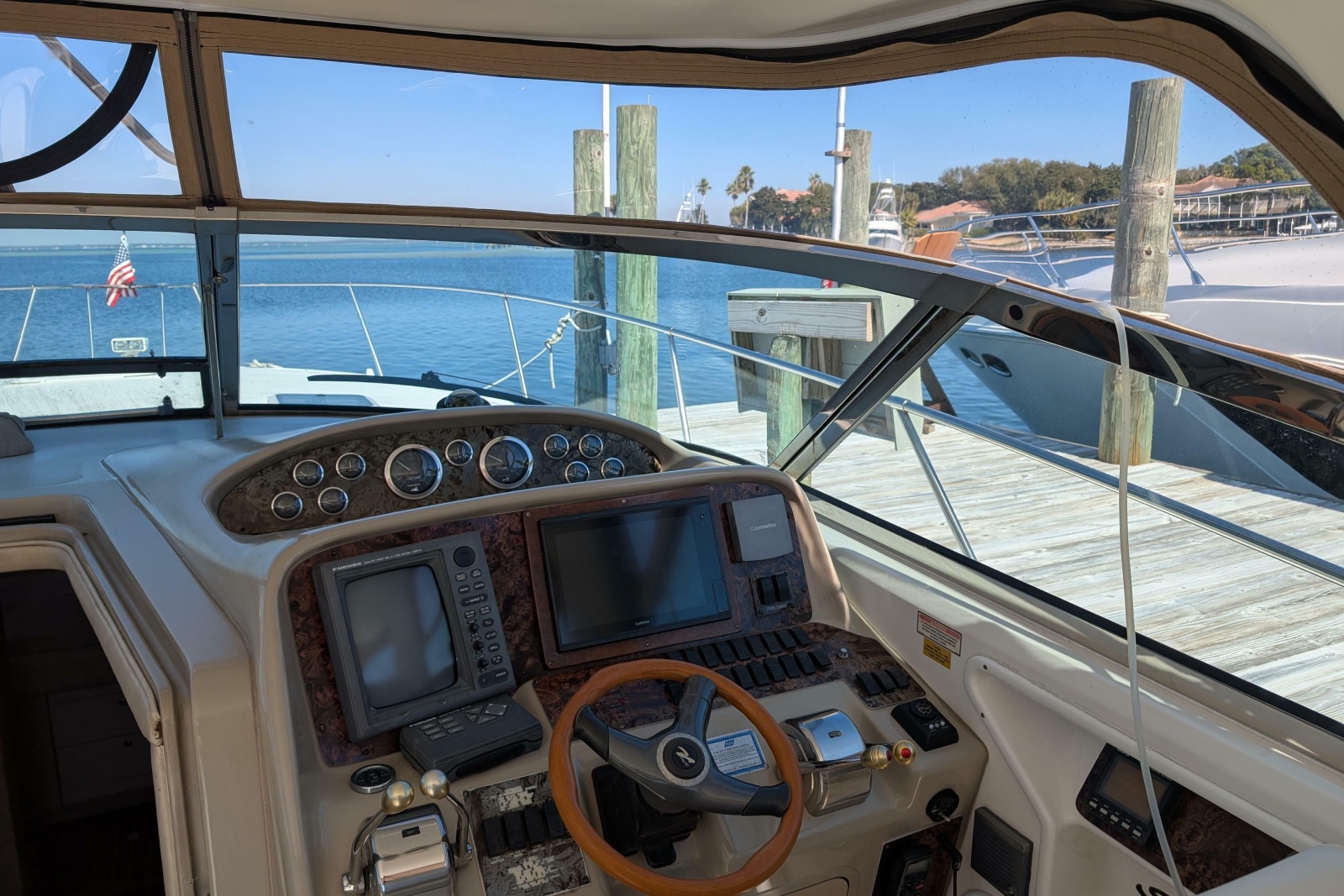 1999 Sea Ray 370 Express Cruiser