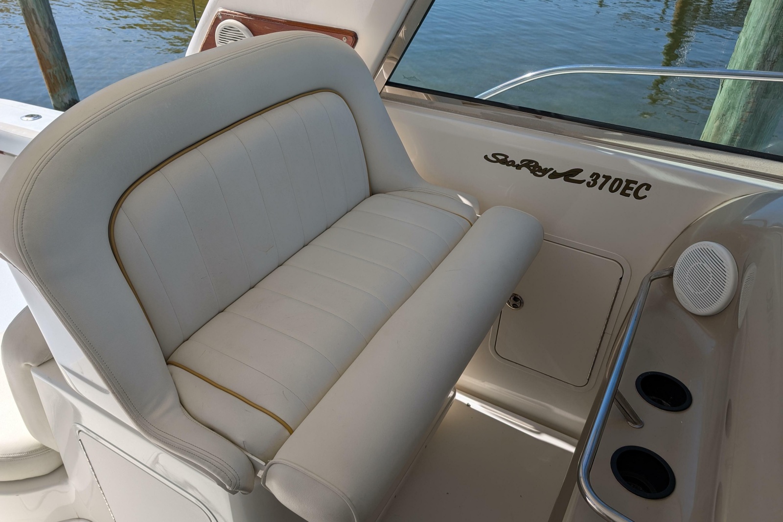 1999 Sea Ray 370 Express Cruiser