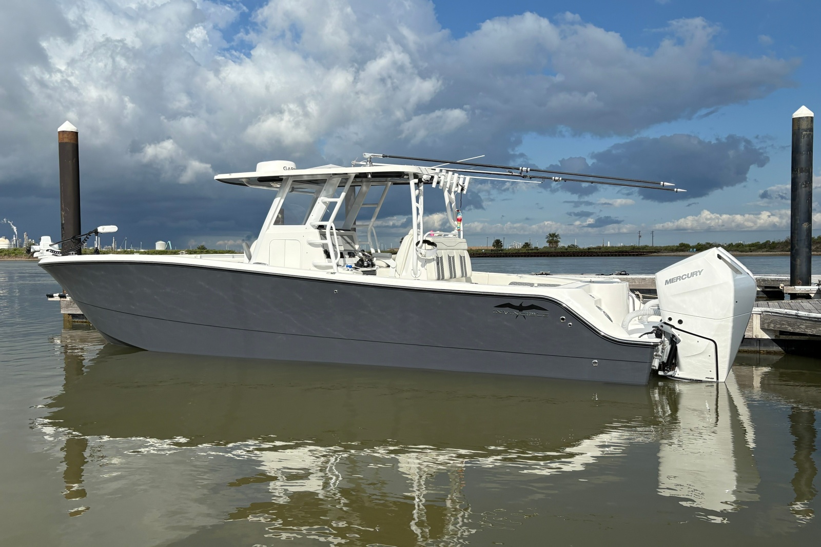2024 Invincible 33 Catamaran — KUHL BREEZE