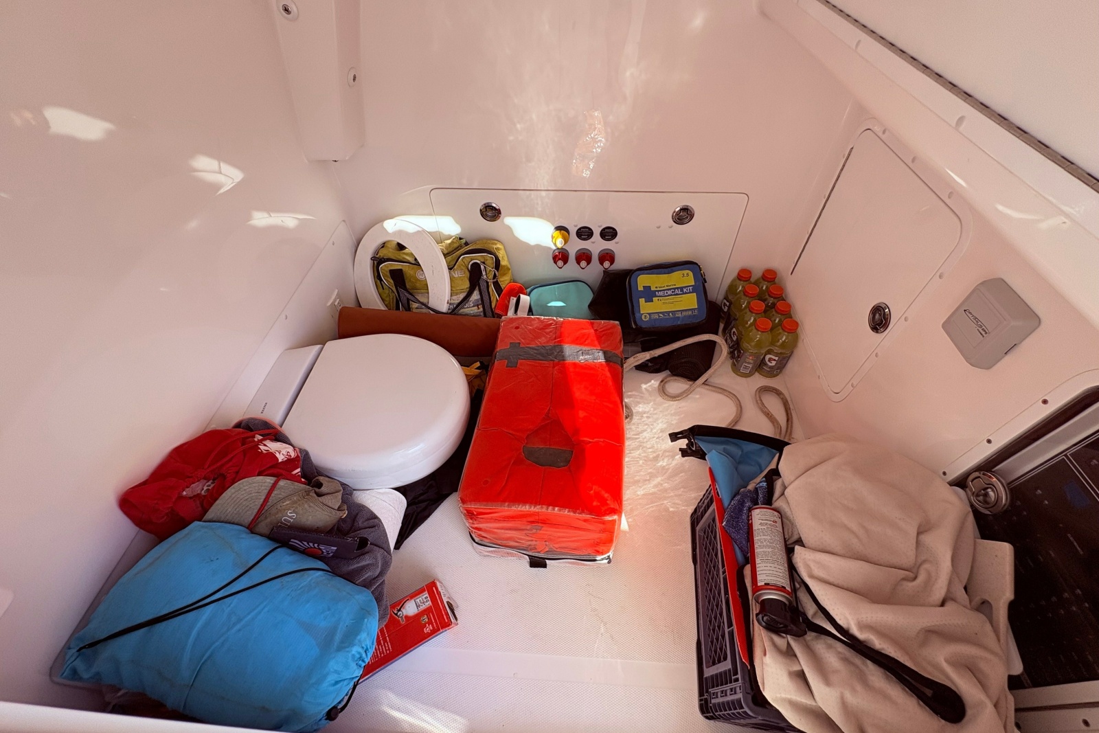2024 Invincible 33 Catamaran — KUHL BREEZE