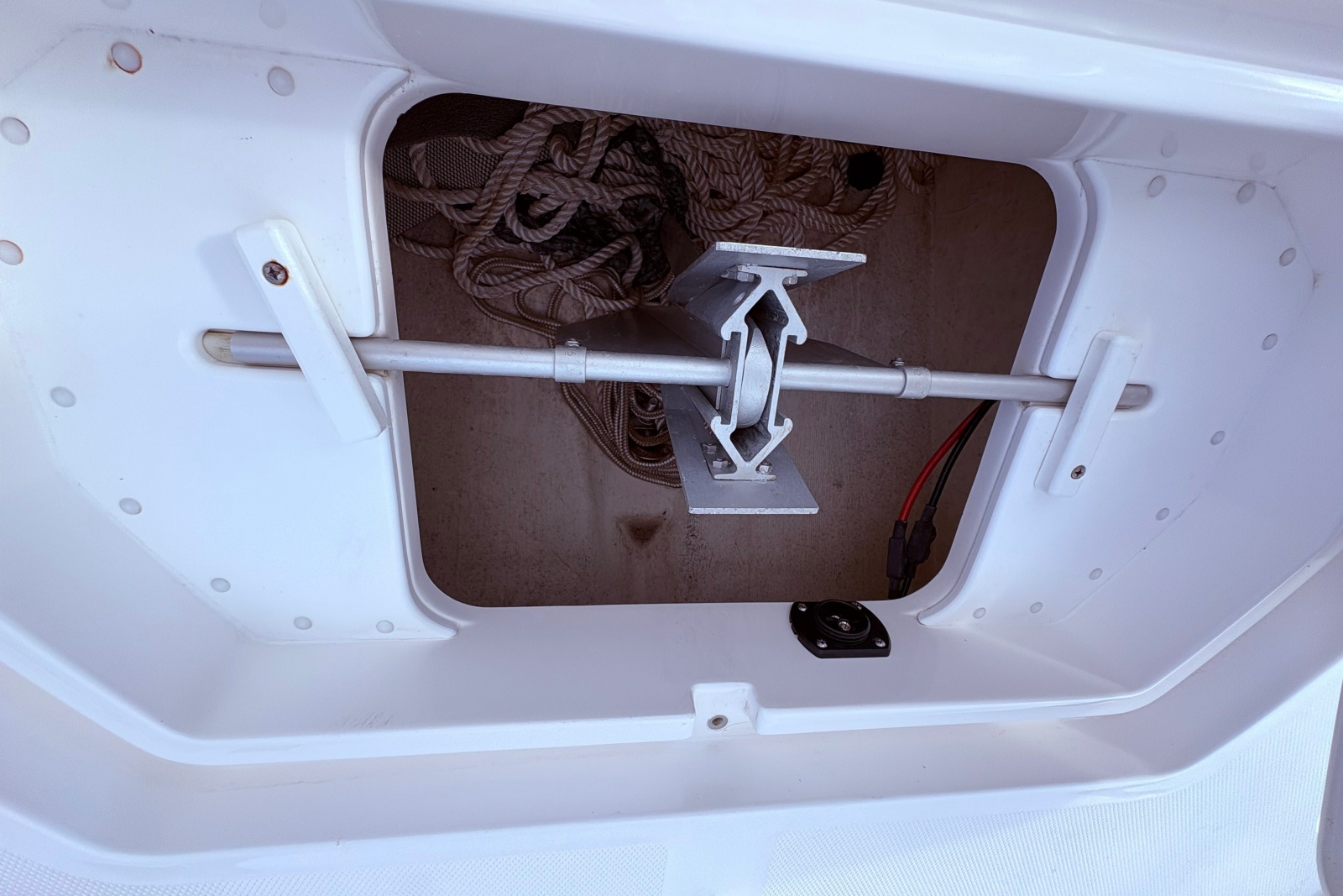 2024 Invincible 33 Catamaran — KUHL BREEZE