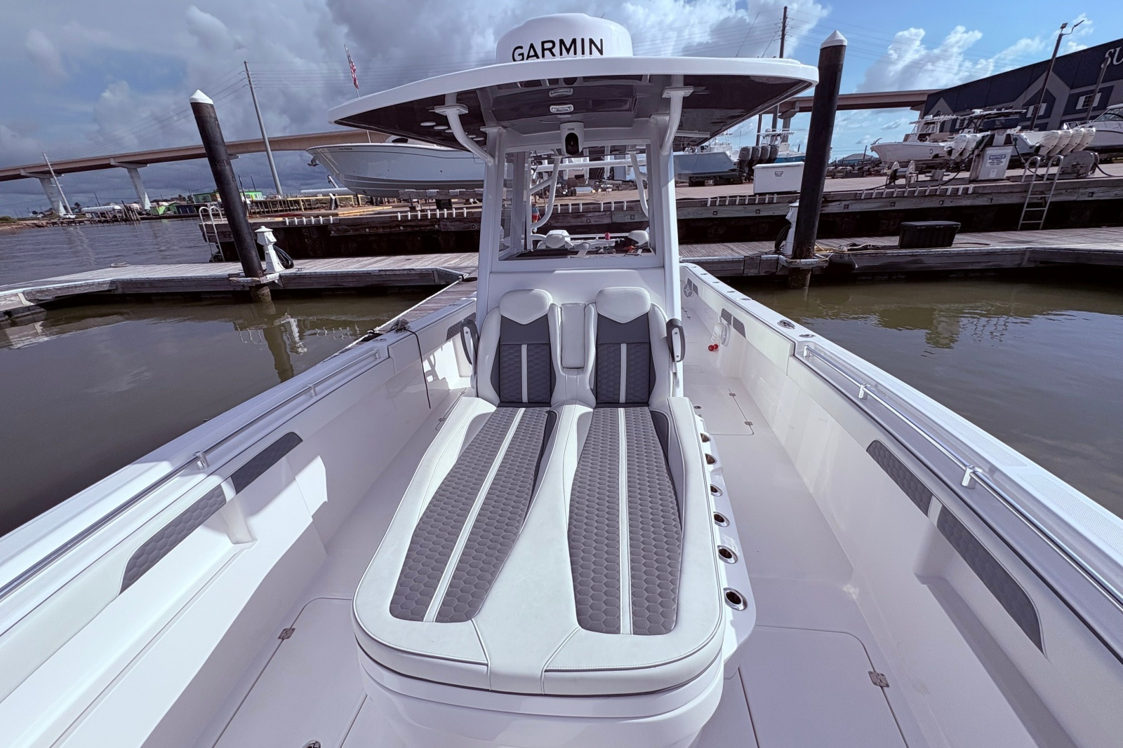 2024 Invincible 33 Catamaran — KUHL BREEZE