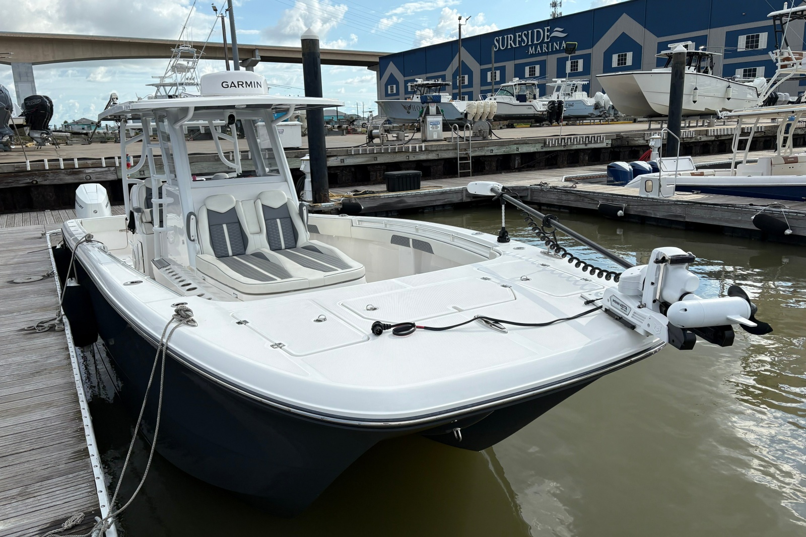 2024 Invincible 33 Catamaran — KUHL BREEZE
