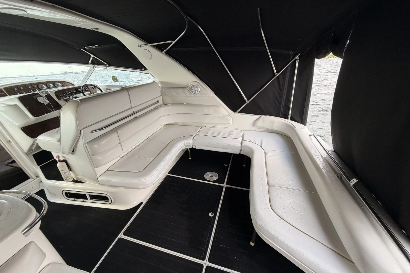 1995 Sea Ray Sundancer 370