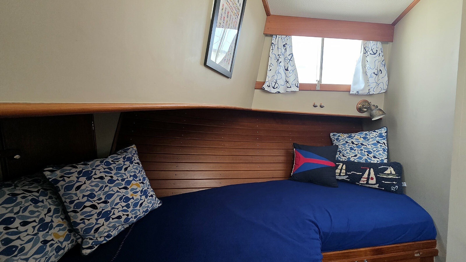 Guest V-Berth StateroomStarboard