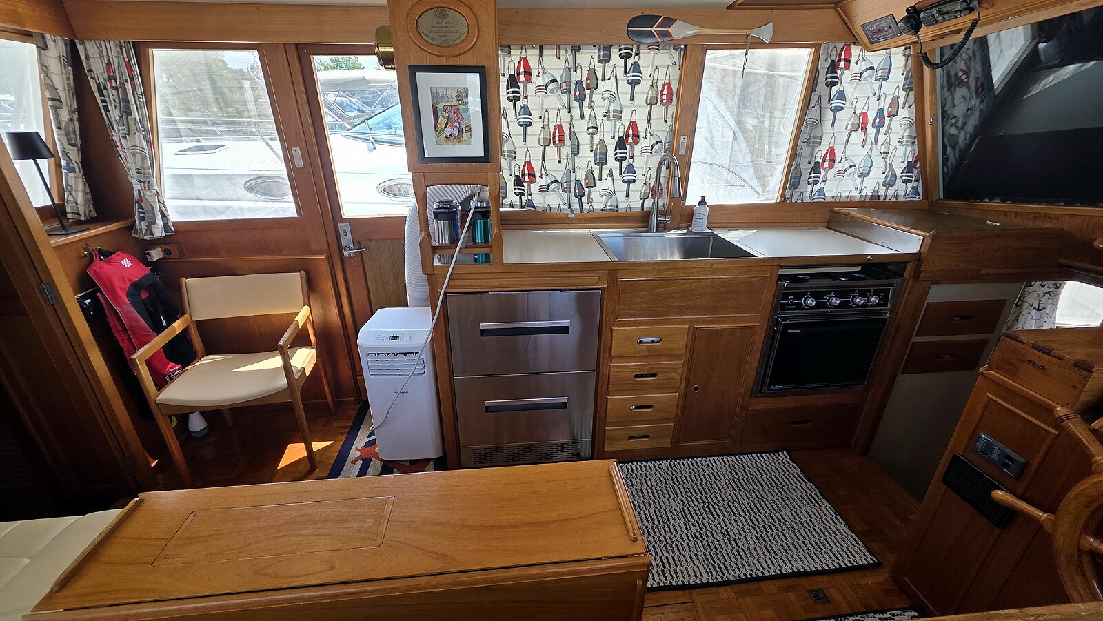 Main Cabin Port