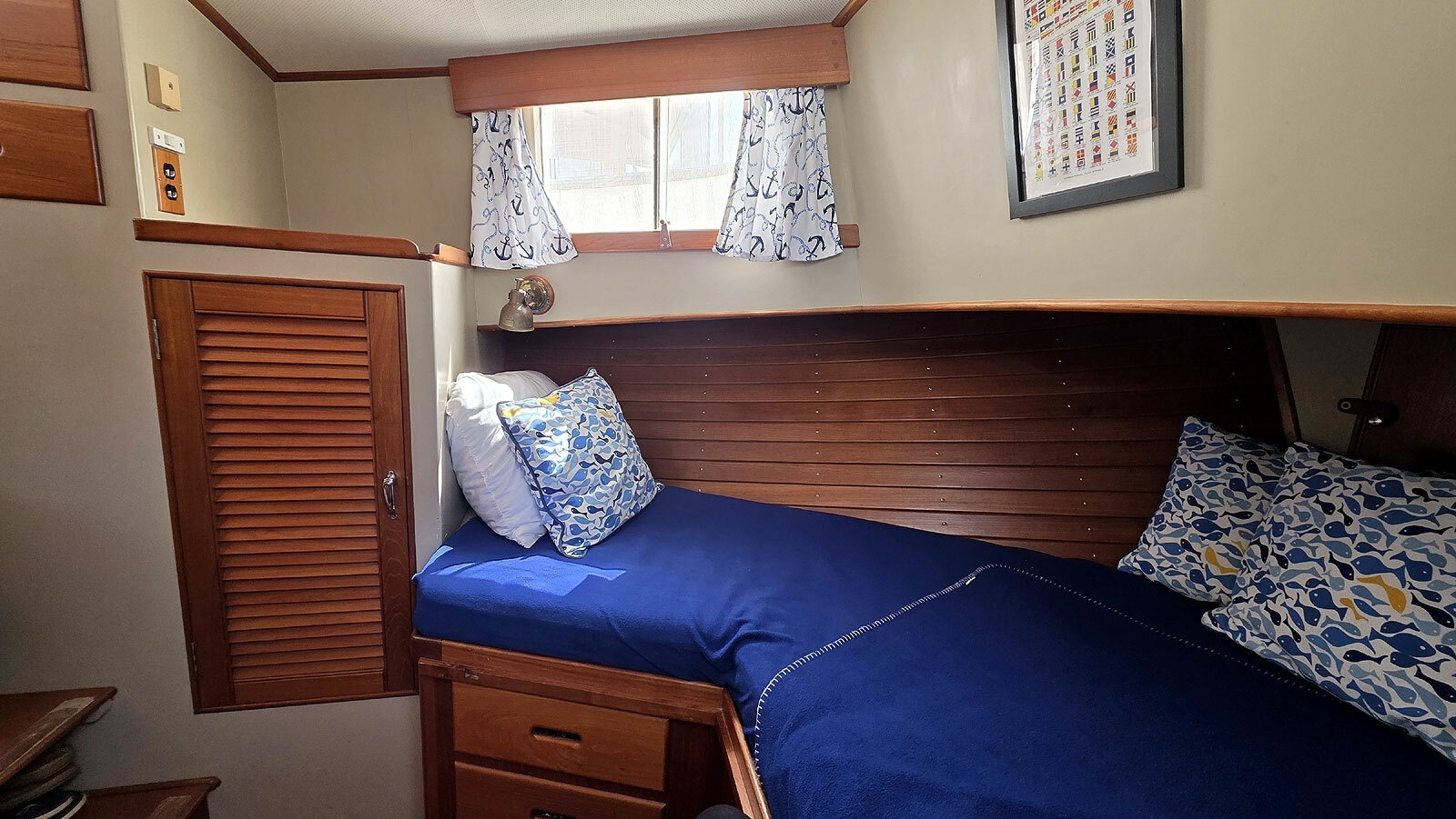 Guest V-Berth Stateroom Port