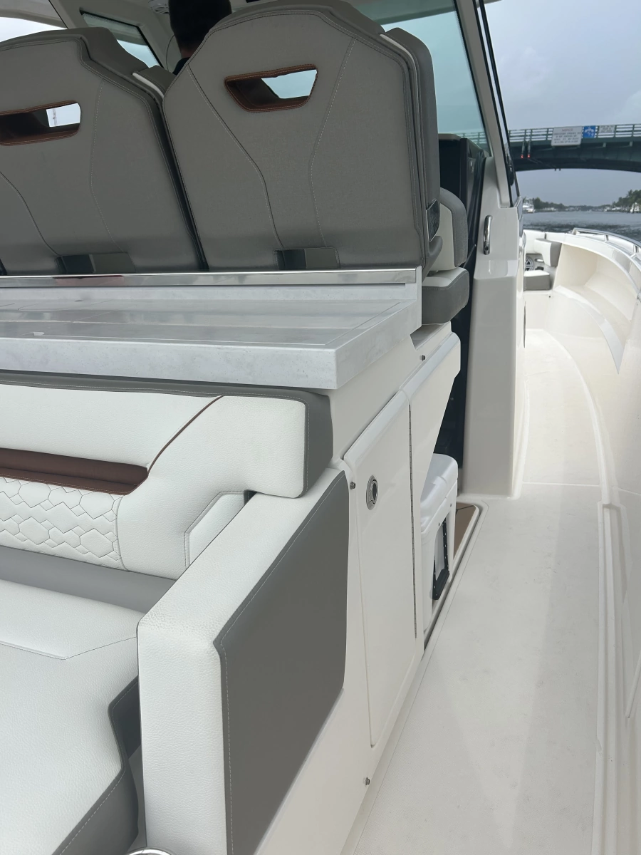 2023 Tiara Yachts 34 LS