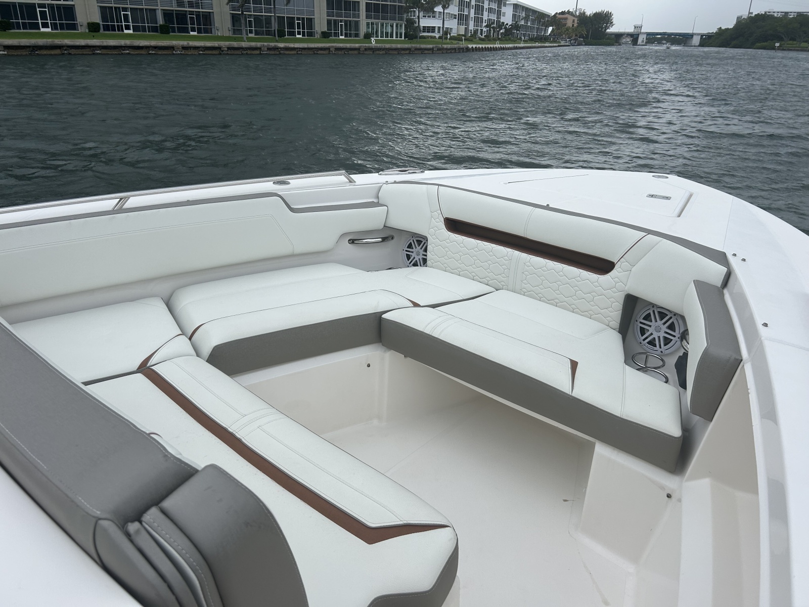 2023 Tiara Yachts 34 LS