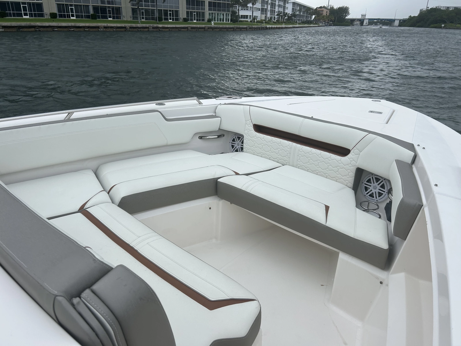 2023 Tiara Yachts 34 LS