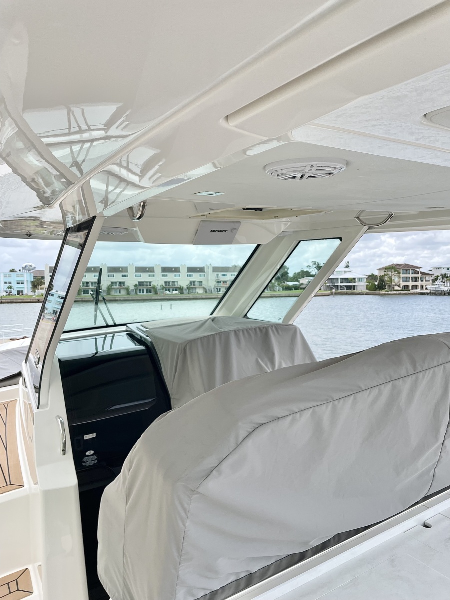 2023 Tiara Yachts 34 LS