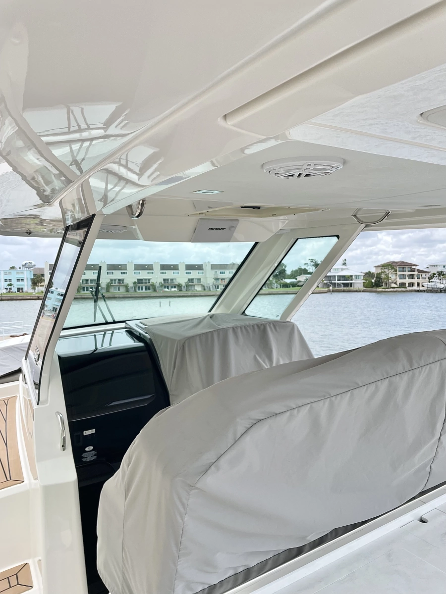 2023 Tiara Yachts 34 LS