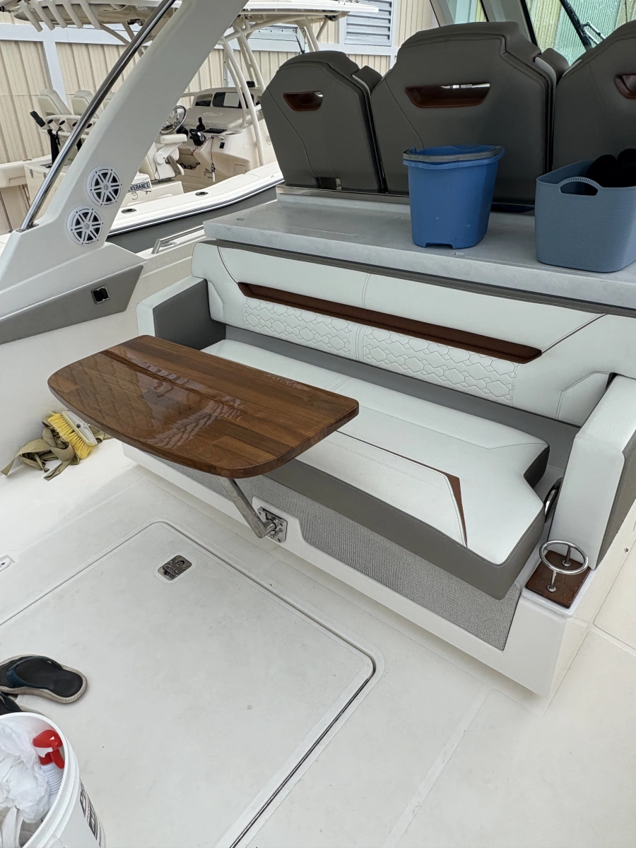 2023 Tiara Yachts 34 LS