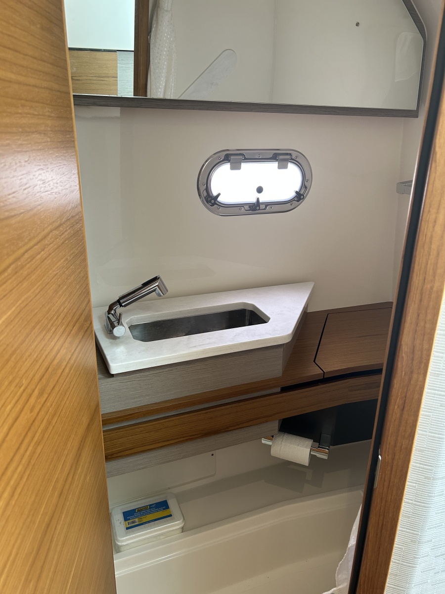 2023 Tiara Yachts 34 LS