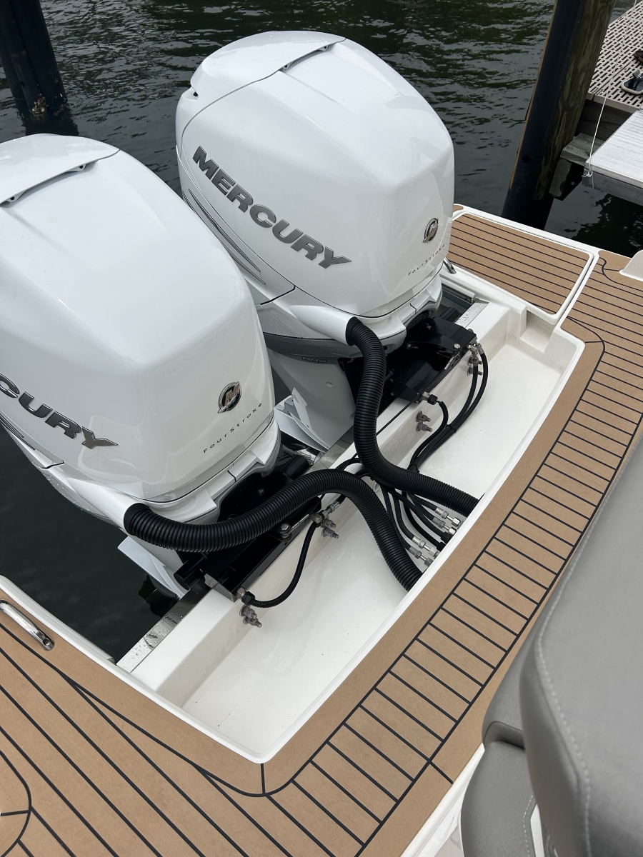 2023 Tiara Yachts 34 LS