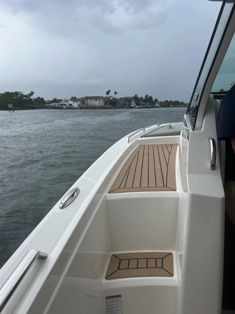 2023 Tiara Yachts 34 LS