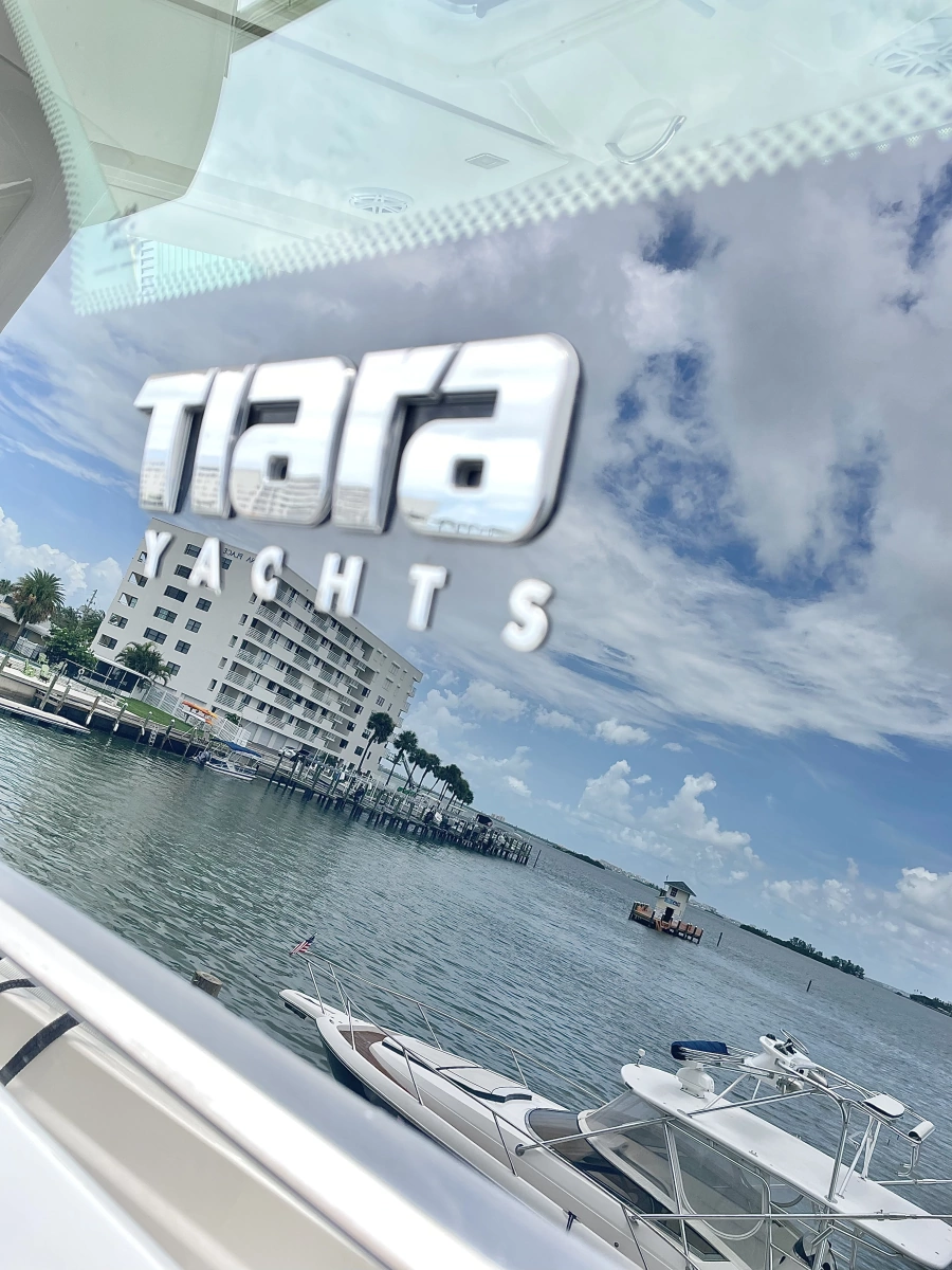 2023 Tiara Yachts 34 LS