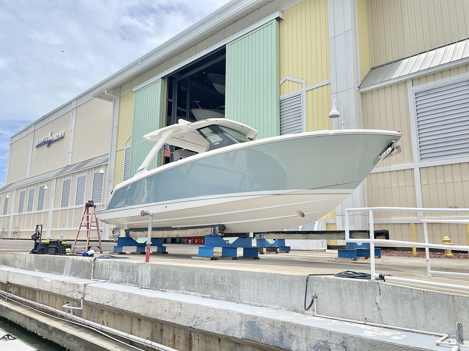 2023 Tiara Yachts 34 LS