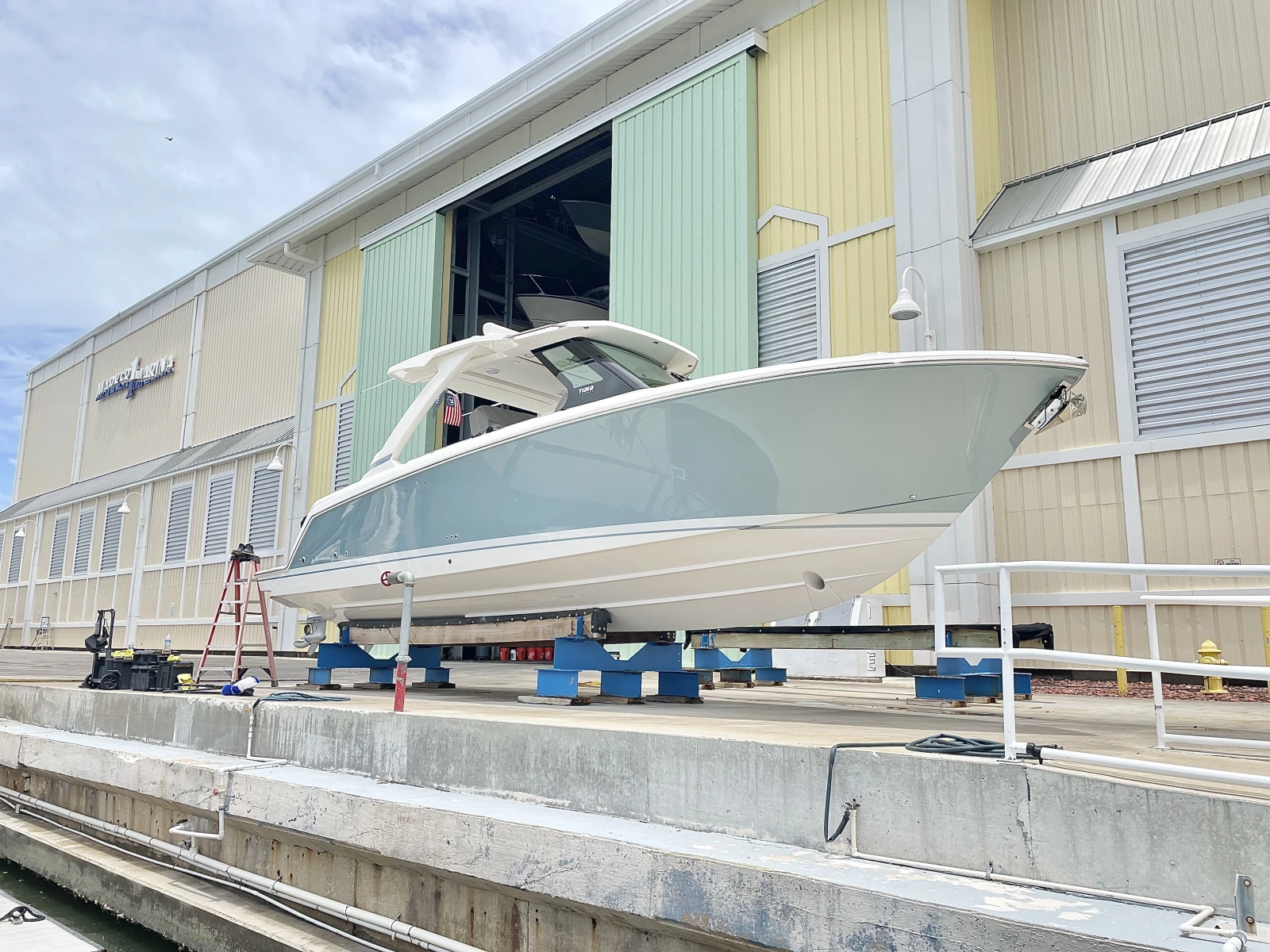 2023 Tiara Yachts 34 LS
