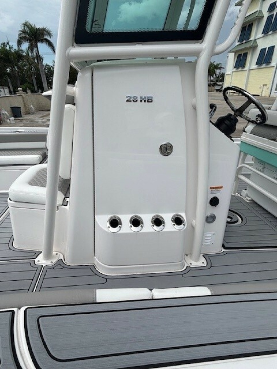 2025 Caymas 28 HB