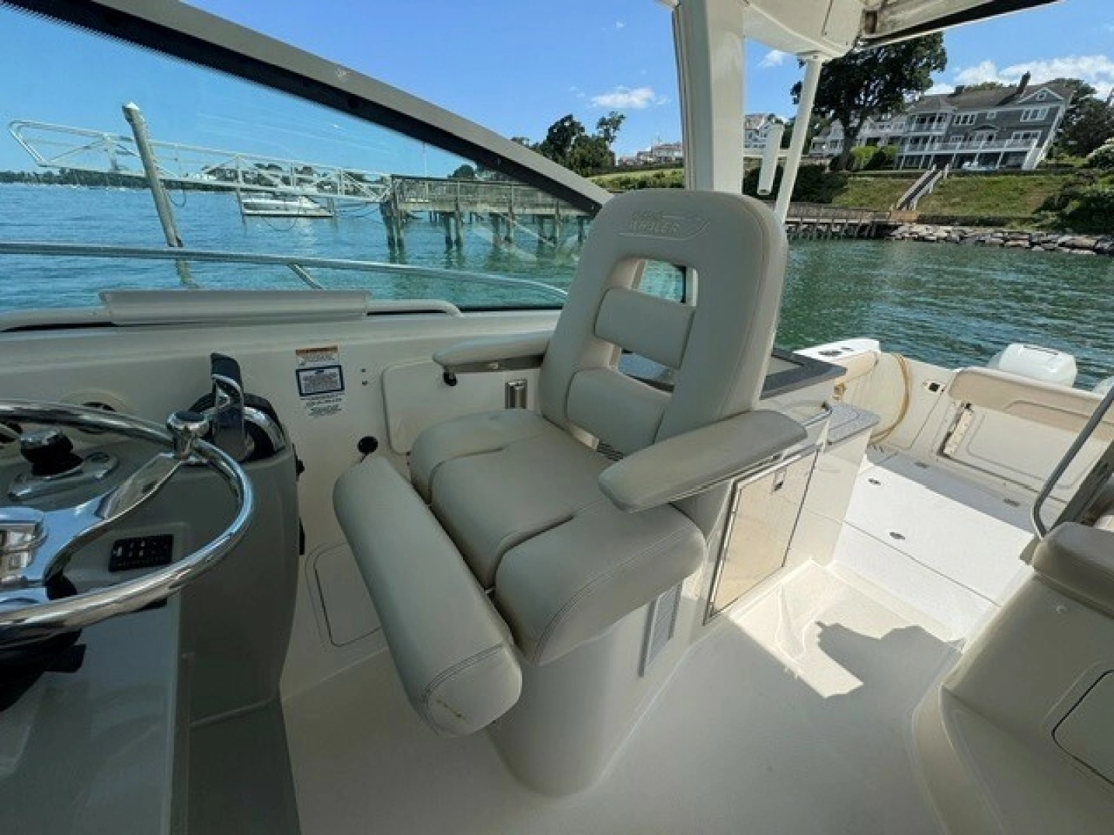 2016 Boston Whaler 