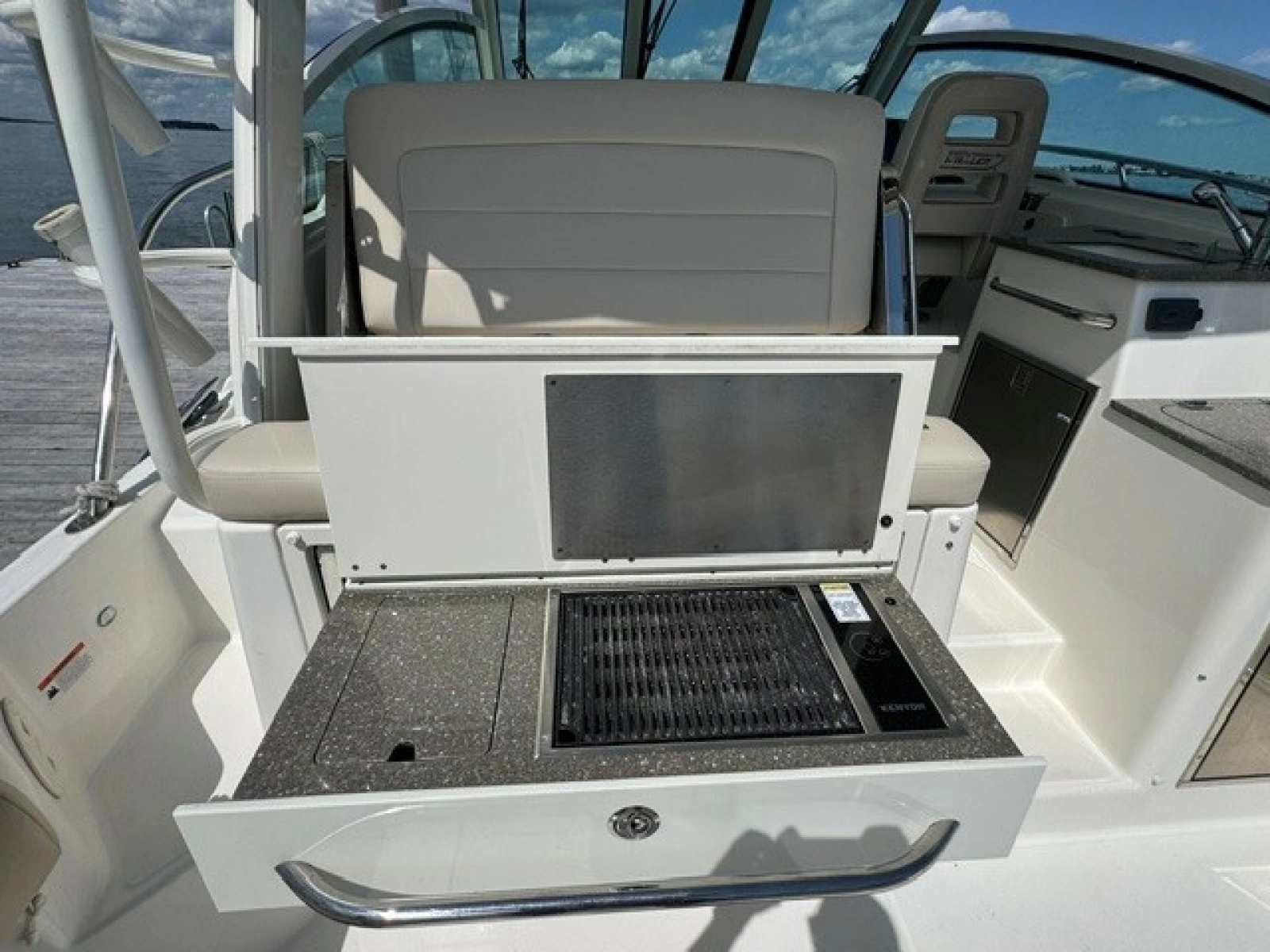 2016 Boston Whaler 