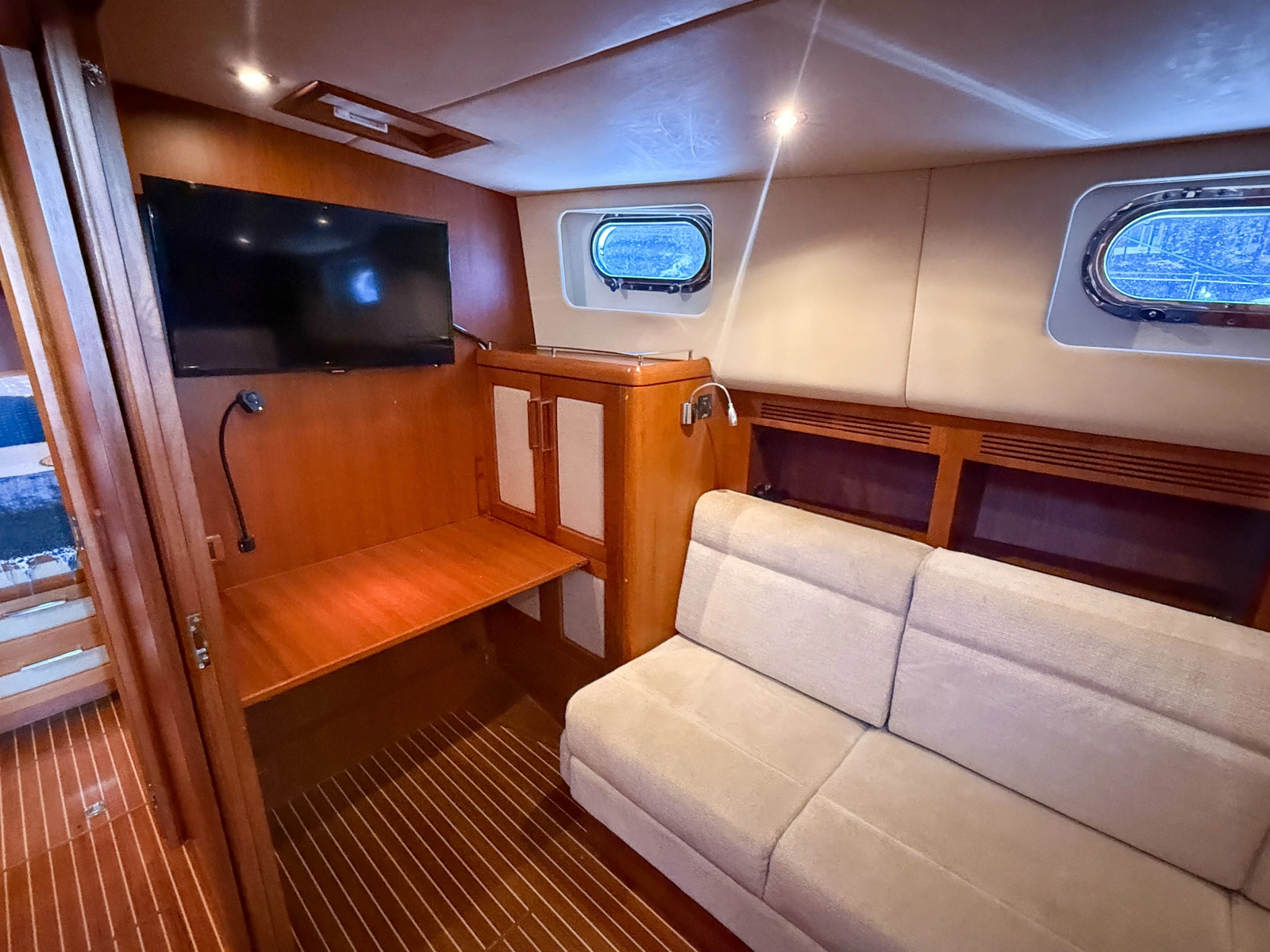 2008 Grand Banks 