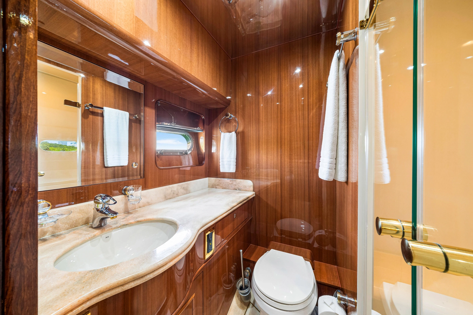 2006 Horizon 82 Skylounge
