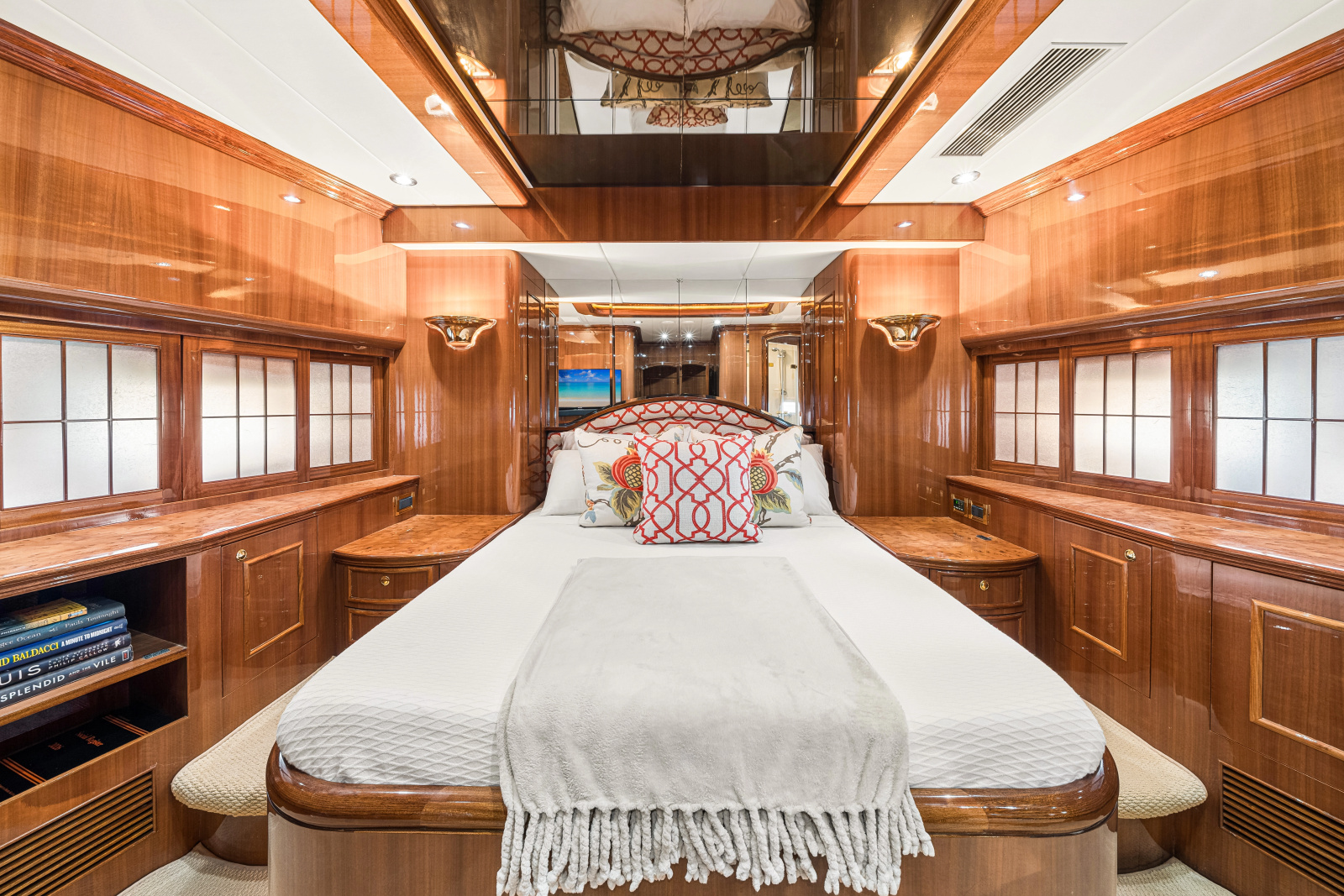 2006 Horizon 82 Skylounge