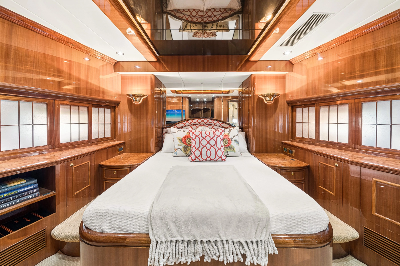 2006 Horizon 82 Skylounge
