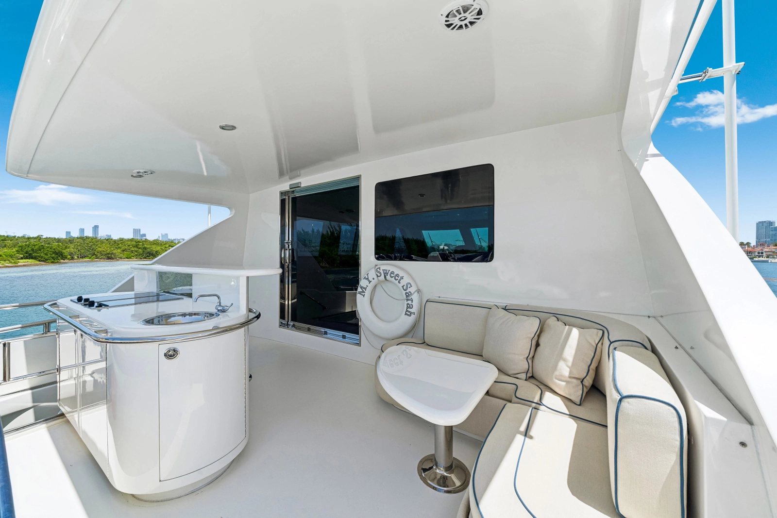 2006 Horizon 82 Skylounge