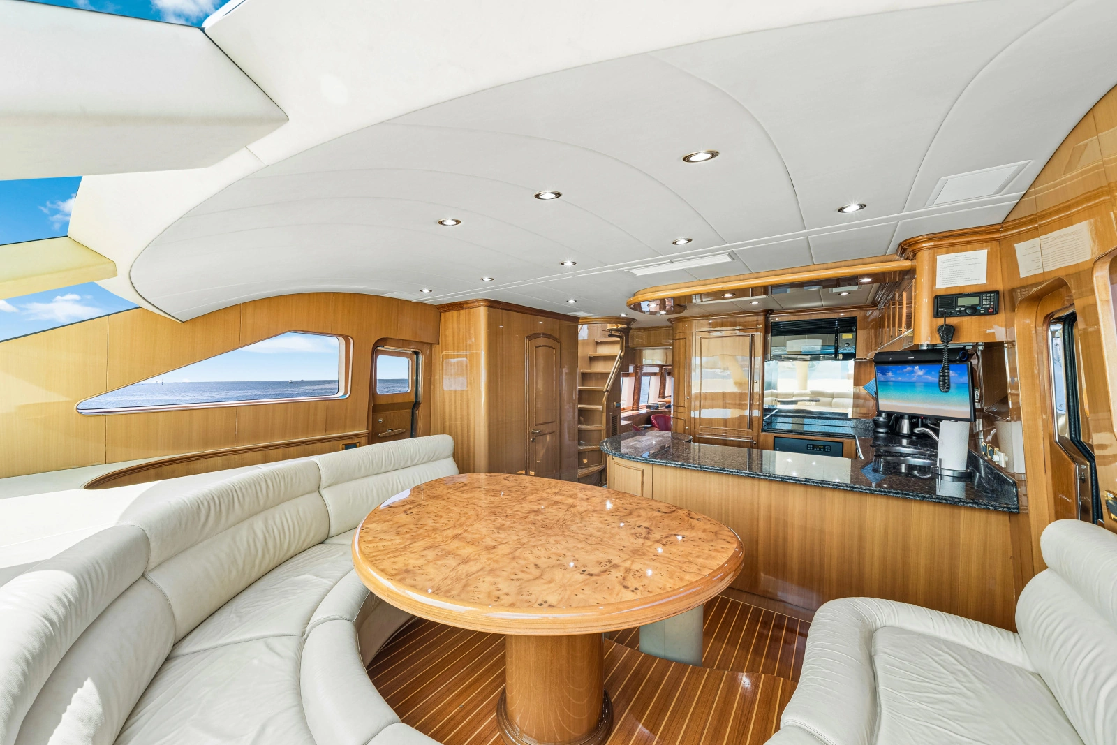 2006 Horizon 82 Skylounge