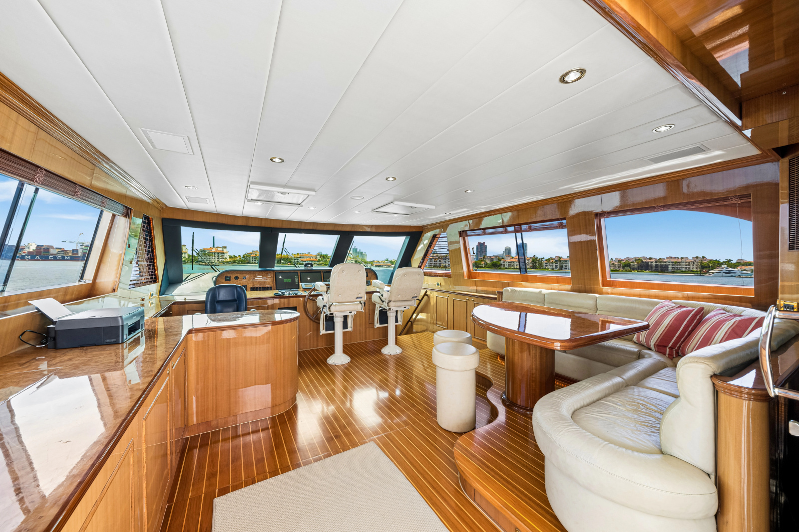 2006 Horizon 82 Skylounge