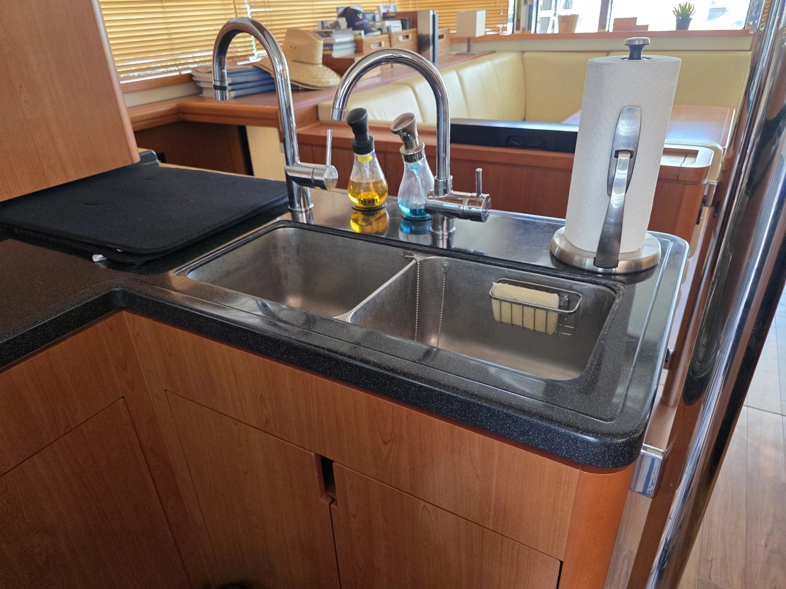 2016 Aquila 48