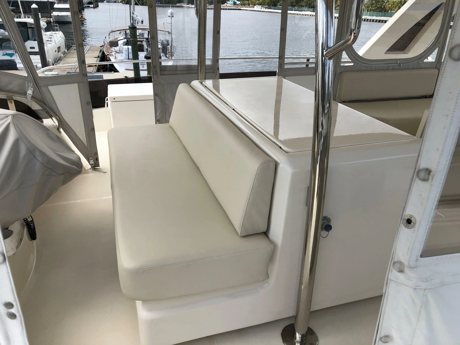 2016 Aquila 48