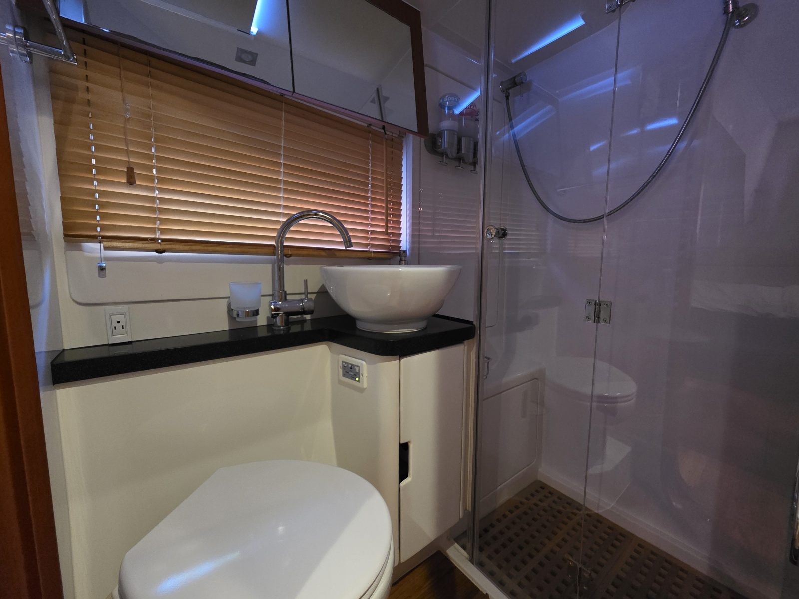 2016 Aquila 48