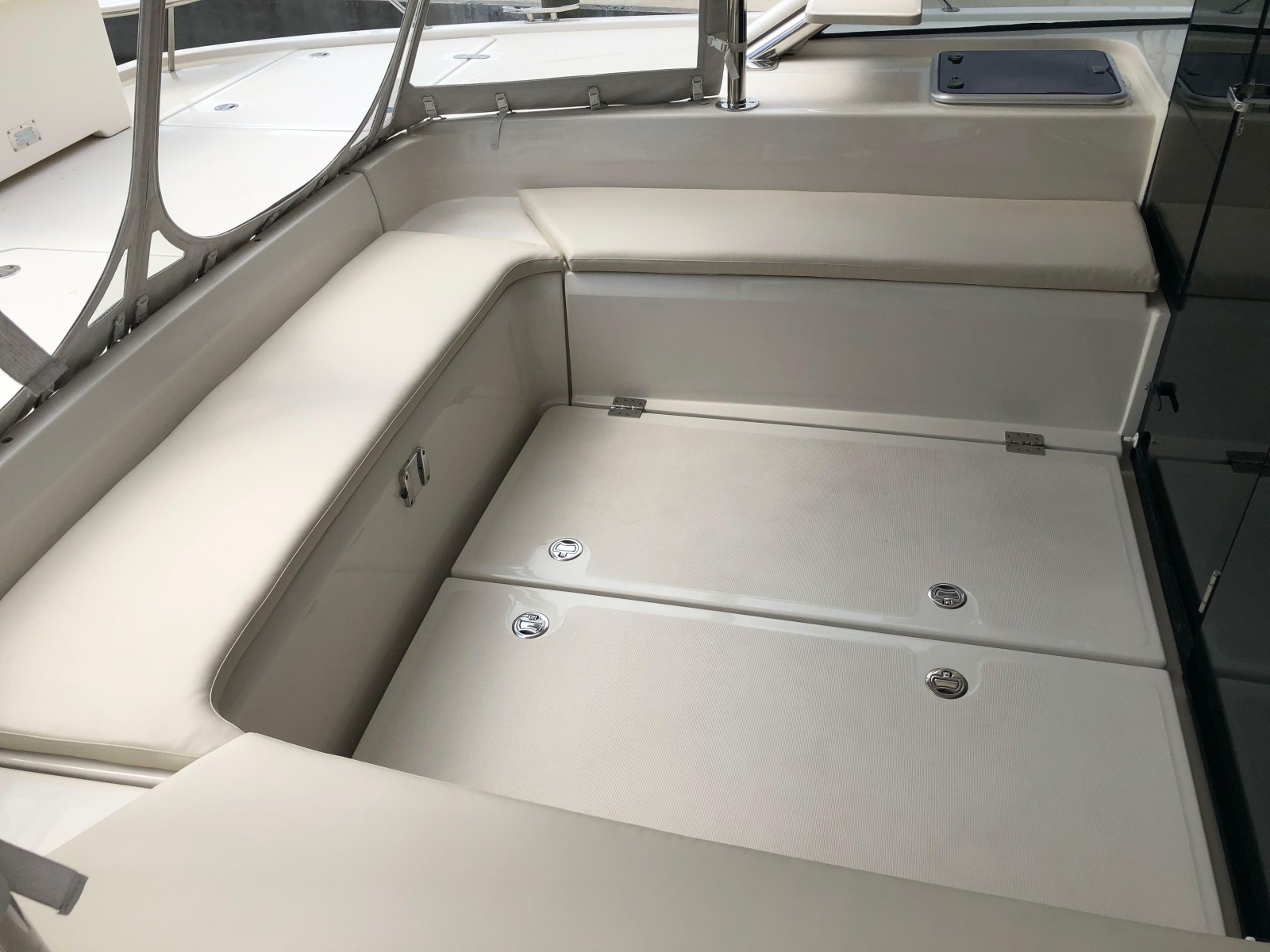 2016 Aquila 48