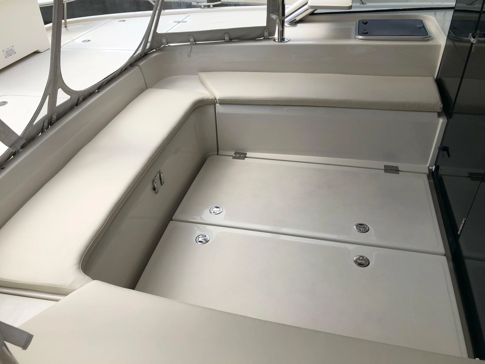 2016 Aquila 48
