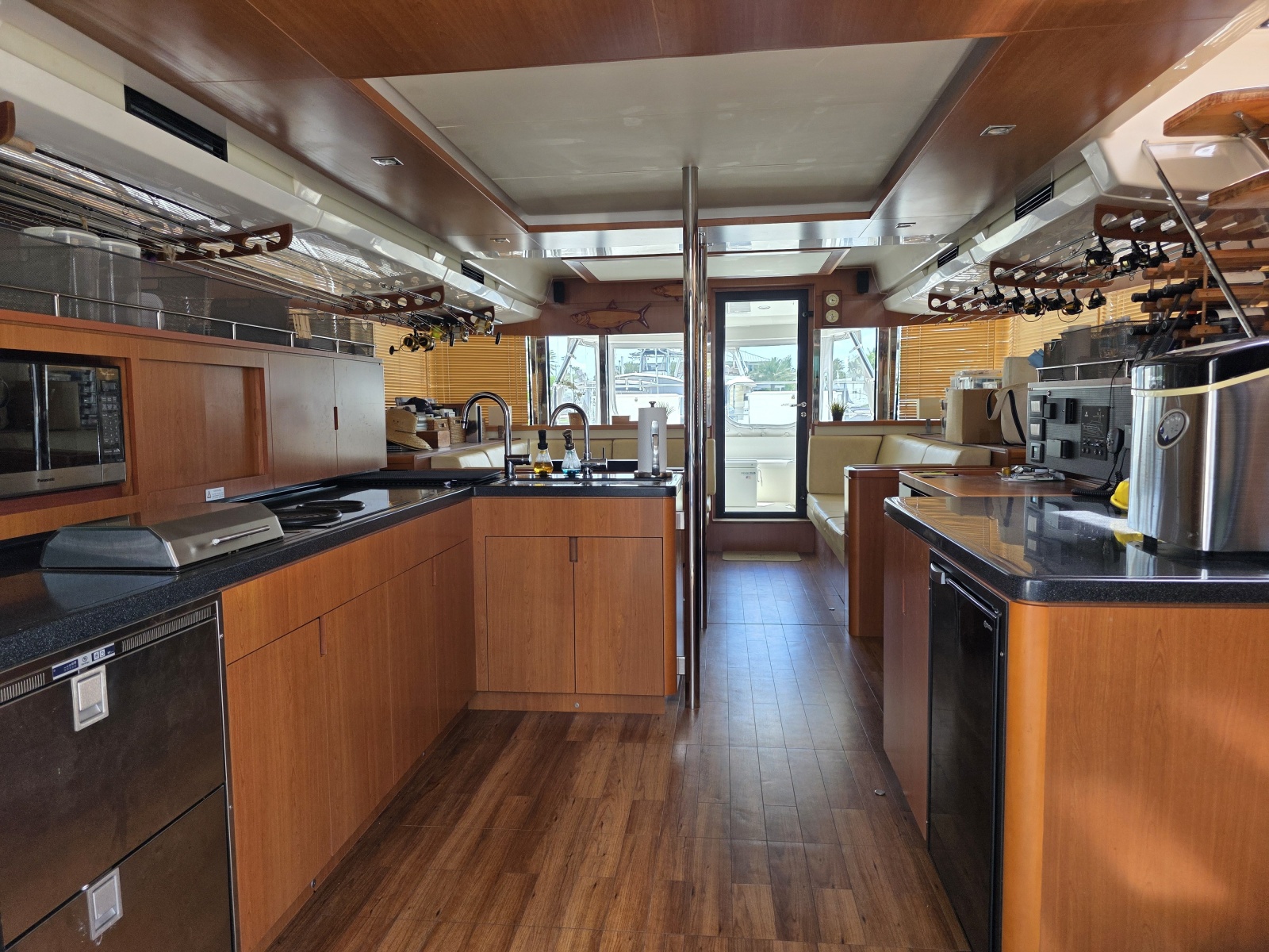 2016 Aquila 48