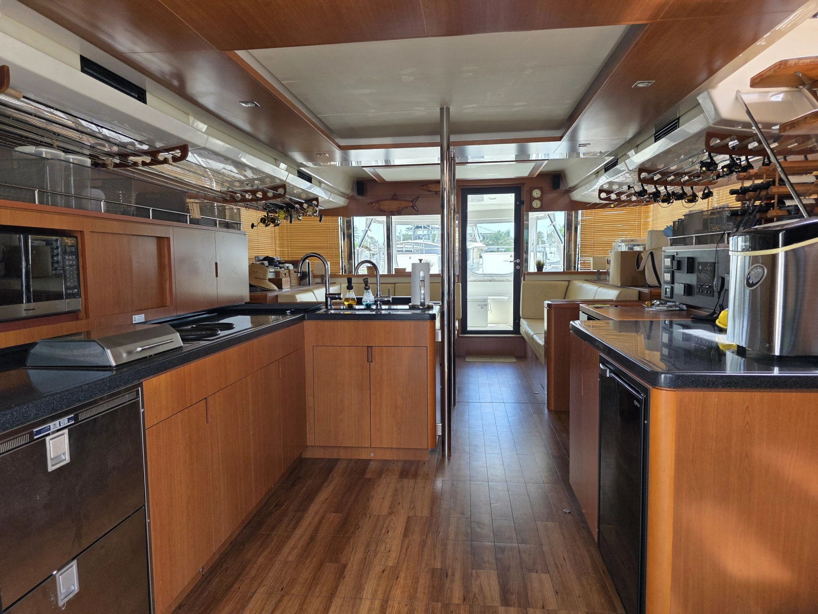 2016 Aquila 48