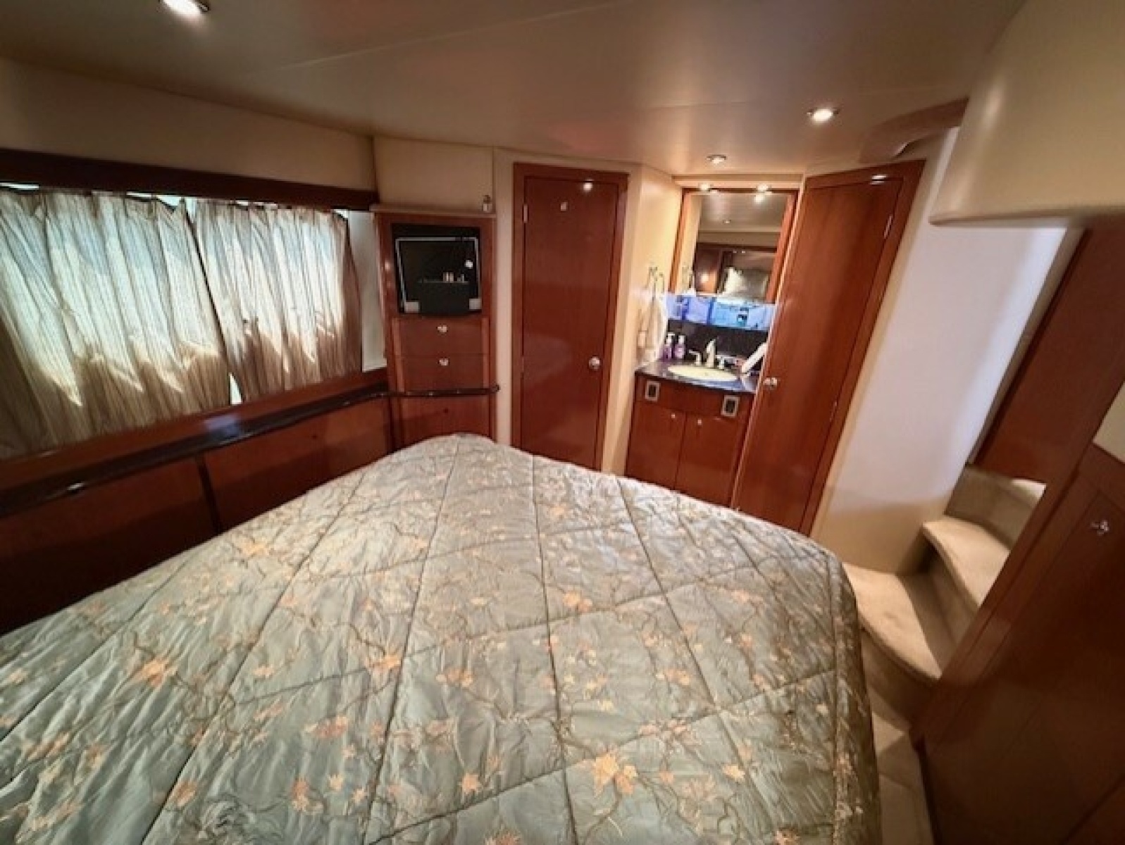 2007 Meridian 408 Aft Cabin