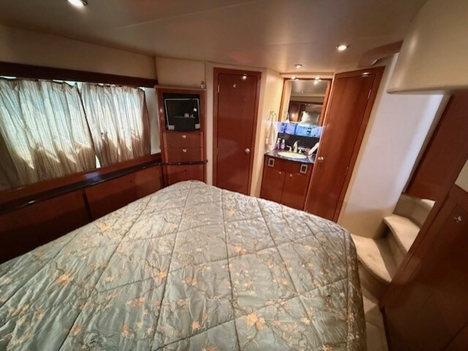 2007 Meridian 408 Aft Cabin
