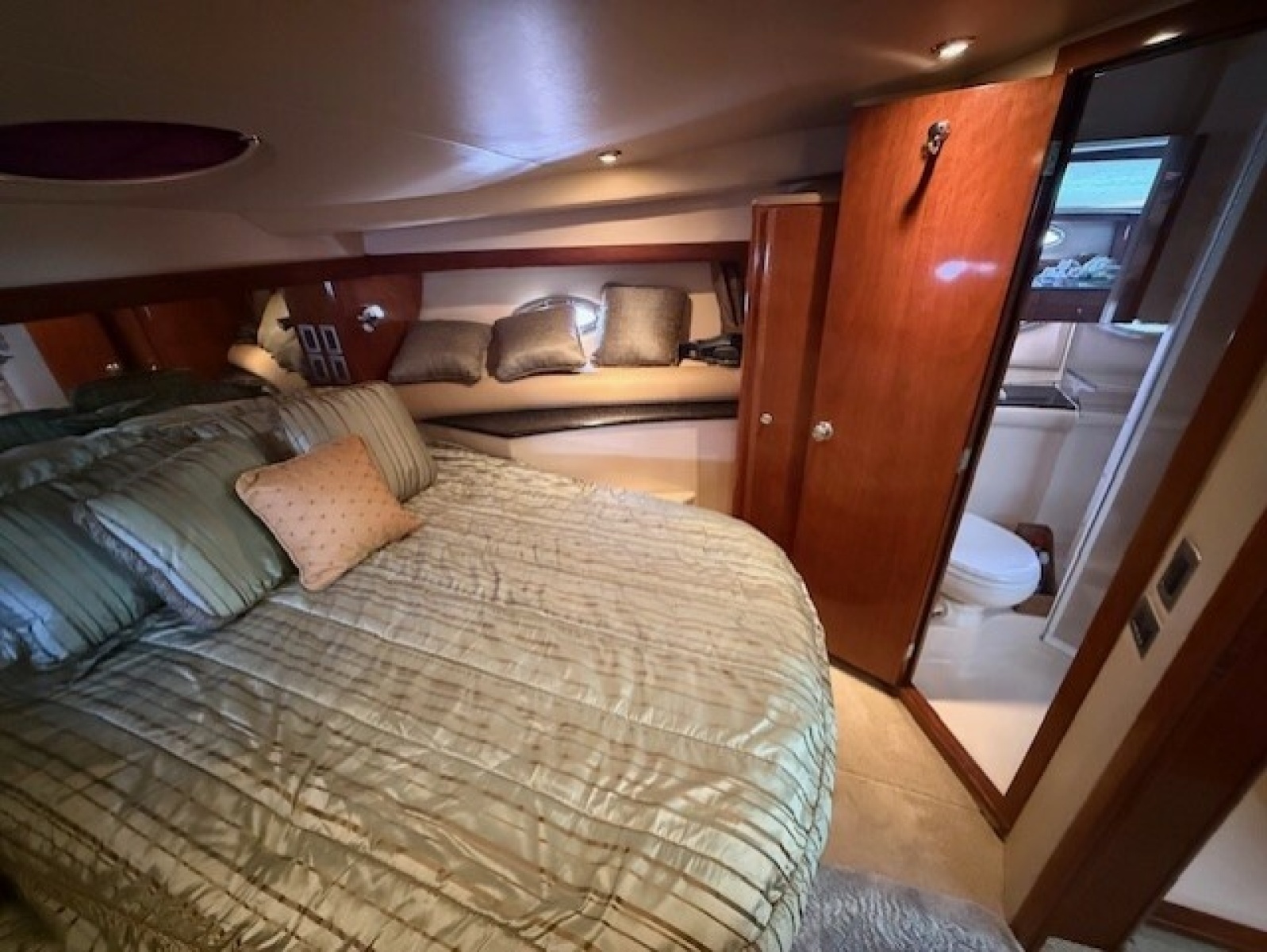 2007 Meridian 408 Aft Cabin