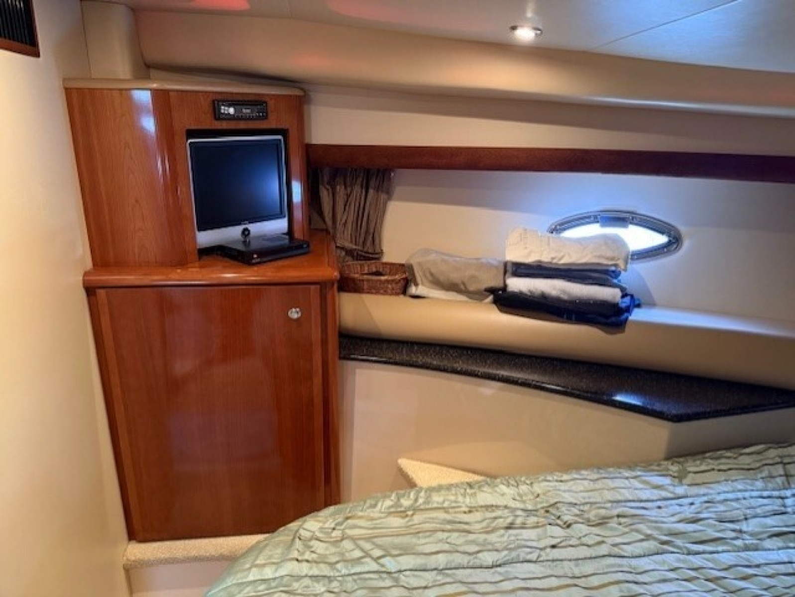 2007 Meridian 408 Aft Cabin