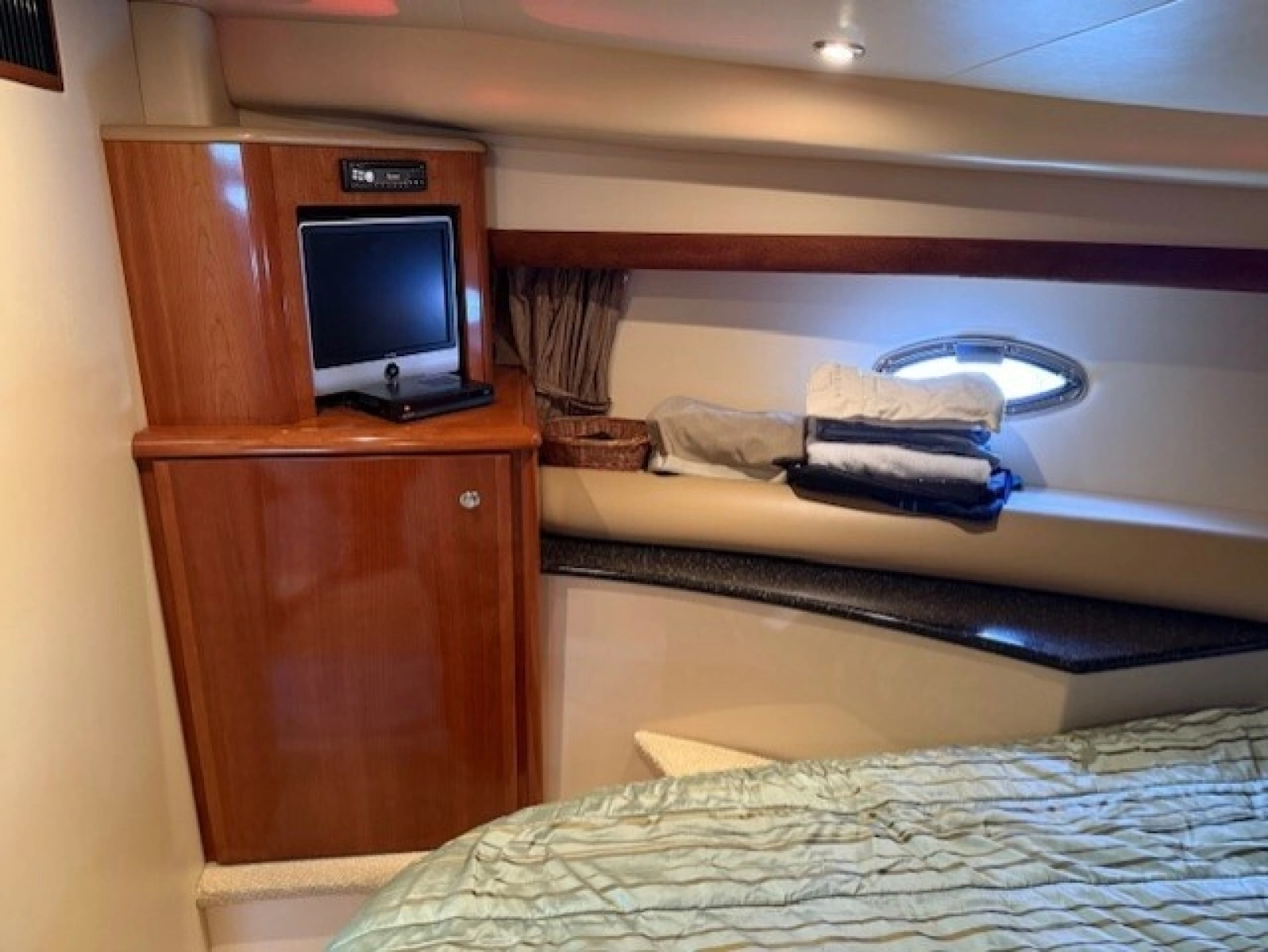 2007 Meridian 408 Aft Cabin