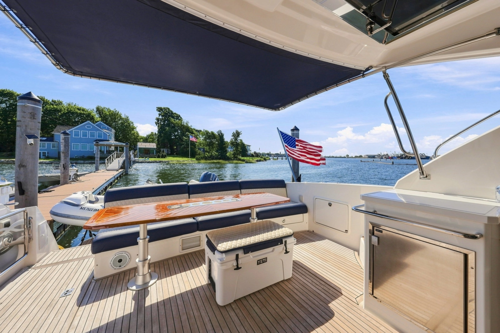 2009 Riviera 4700 Sport Yacht