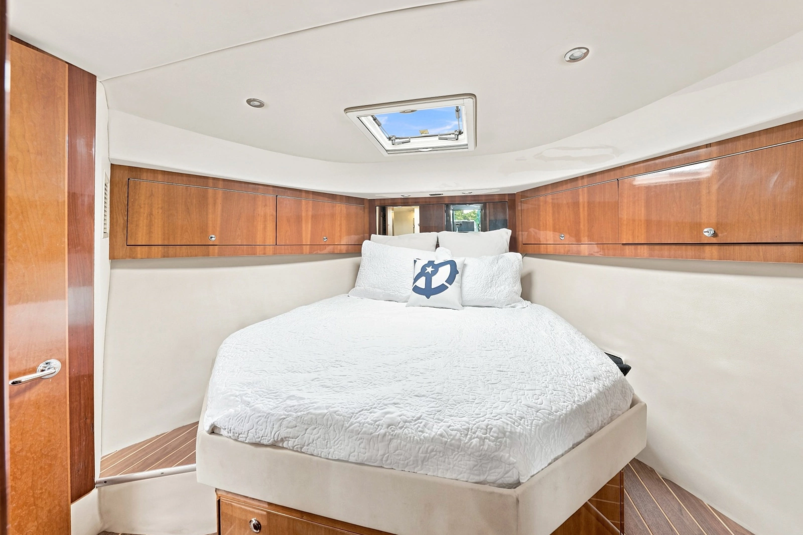 2009 Riviera 4700 Sport Yacht