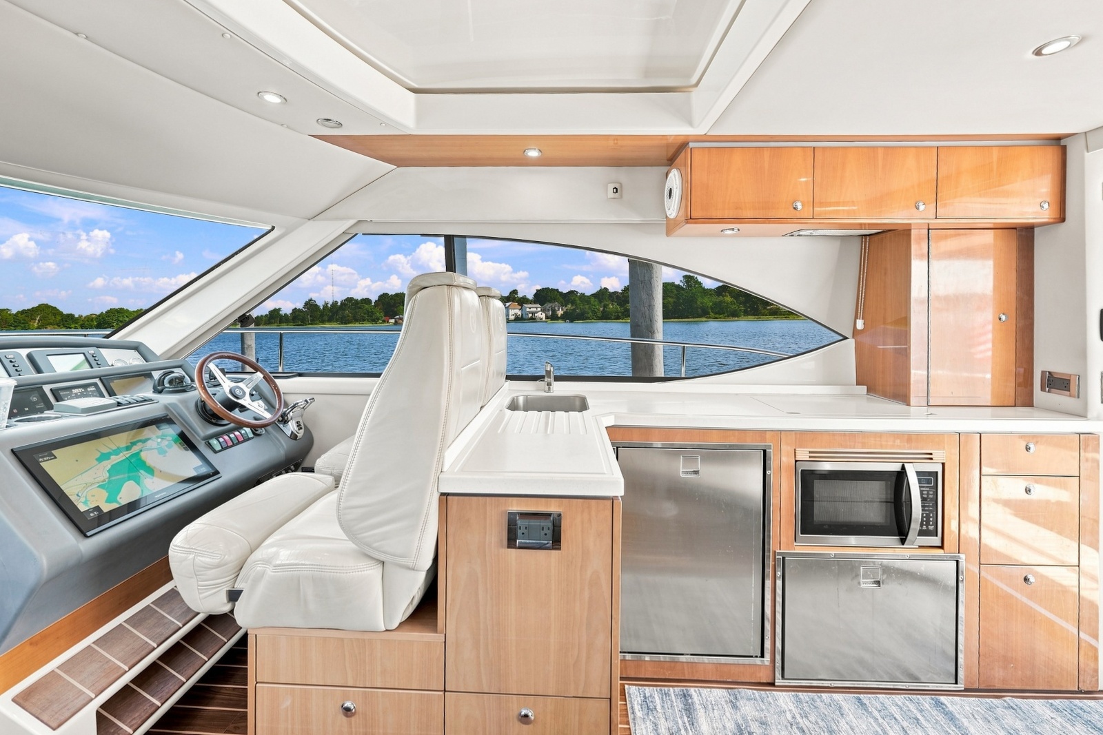 2009 Riviera 4700 Sport Yacht