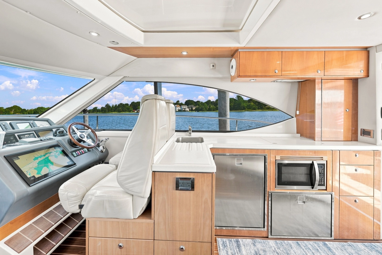 2009 Riviera 4700 Sport Yacht