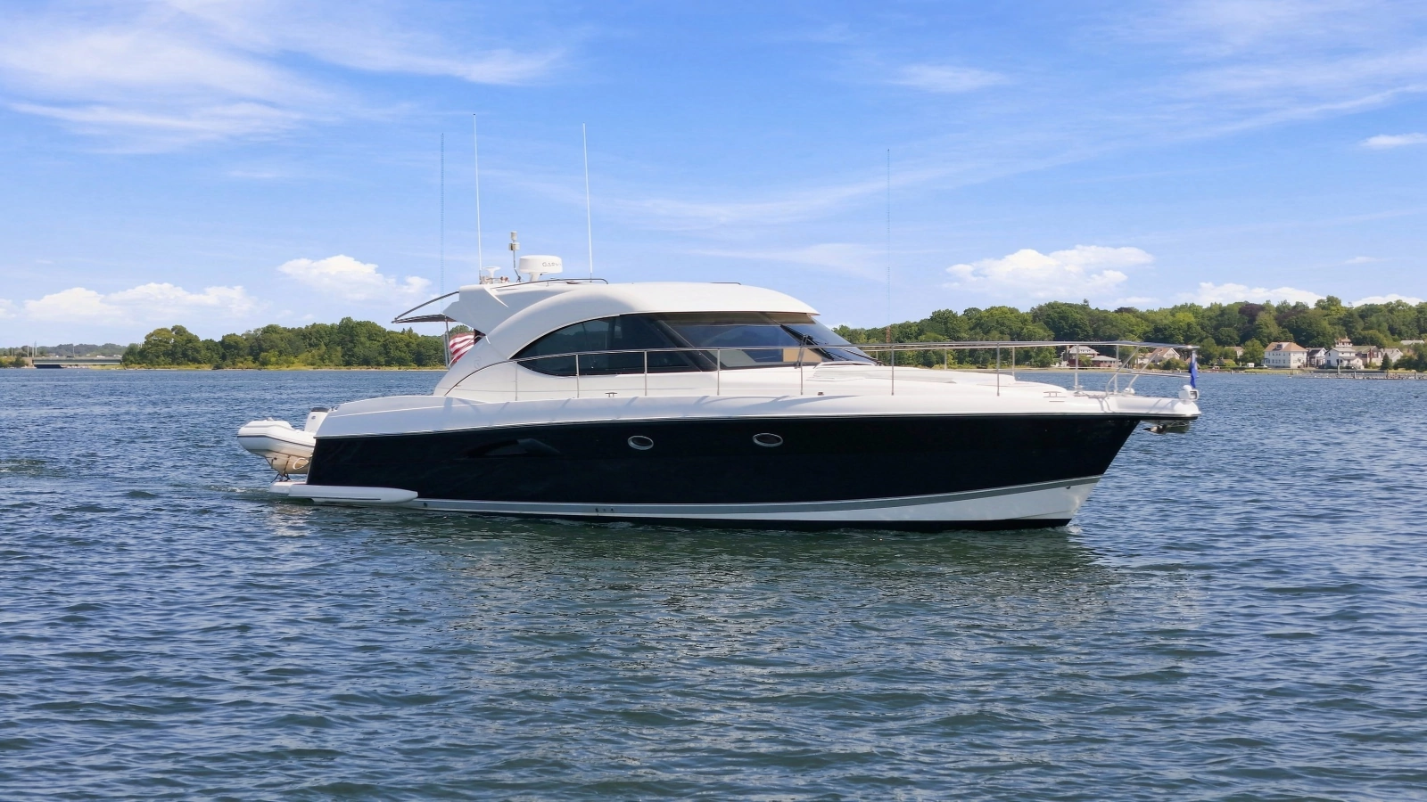 2009 Riviera 4700 Sport Yacht